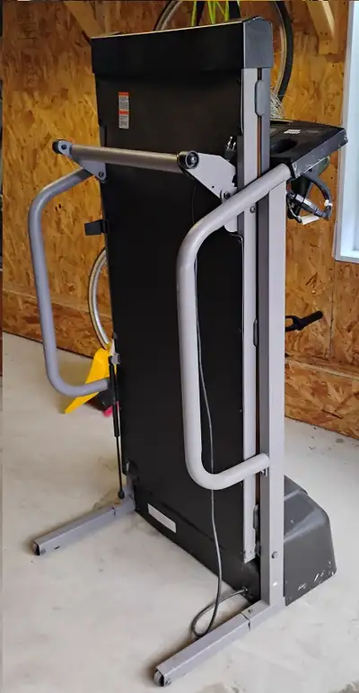 The treadmill works very well with adjusting the speed, and the emergency "key" stops everything whe...