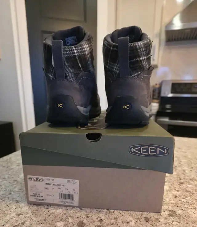 Bottes d'hiver NEUVES femme in Women's - Shoes in Laval / North Shore - Image 4