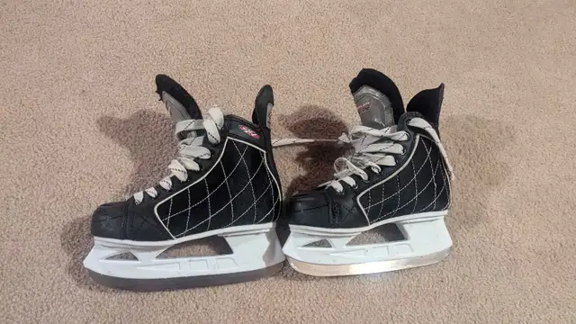 Hespeler kids size 3 skates  in Skates & Blades in Mississauga / Peel Region - Image 2