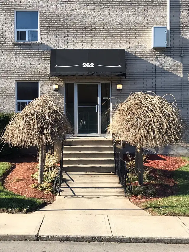 2 bedroom April 15