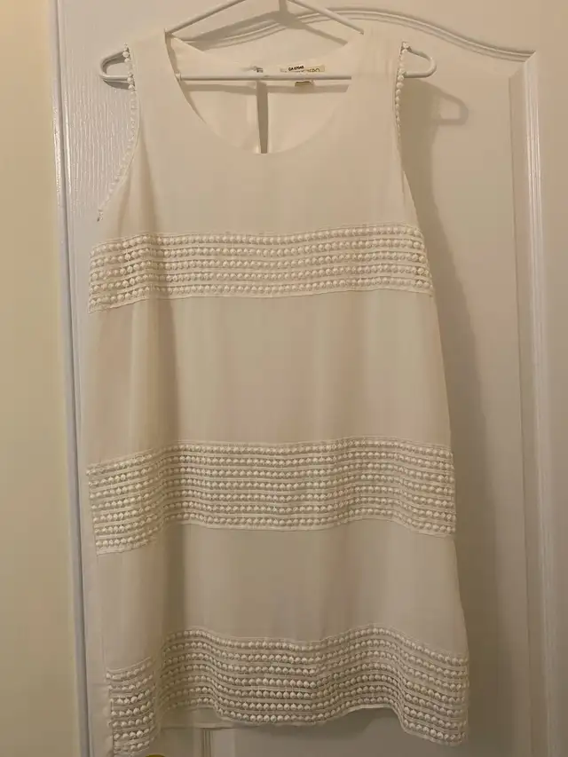 White midi length dress63654761355905120