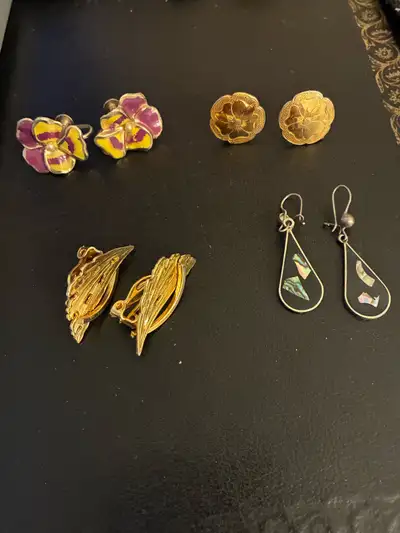 A set of 4 Vintage earrings, View more