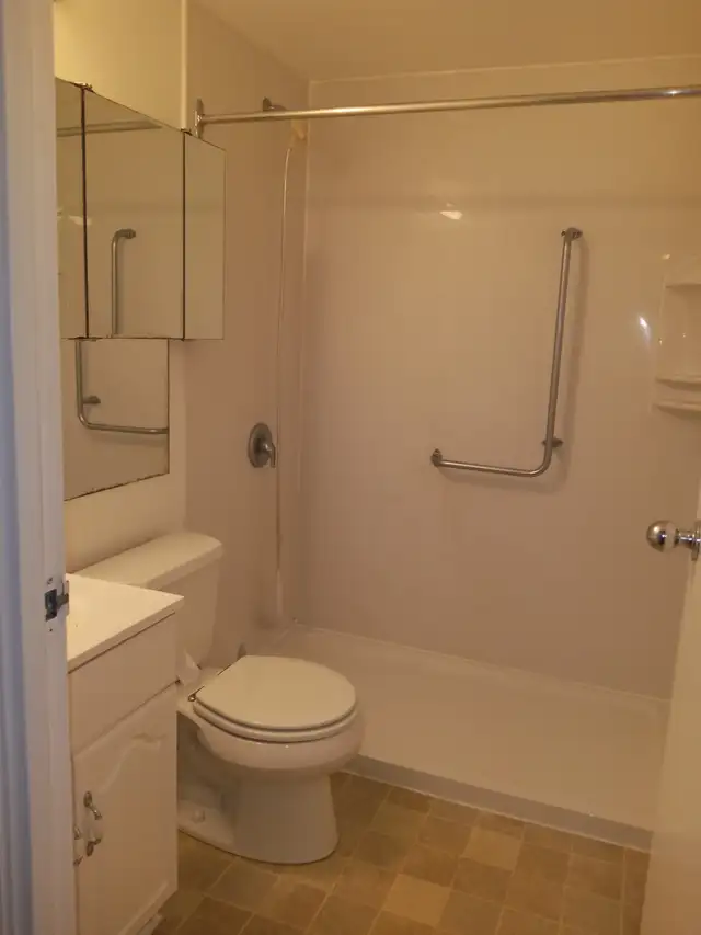 Cornwall 1 Bed Apartment in Long Term Rentals in Cornwall - Image 6