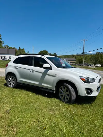 Mitsubishi RVR 2014 à vendre en excellente condition! La voiture a été inspecté et il n'y a rien à r...