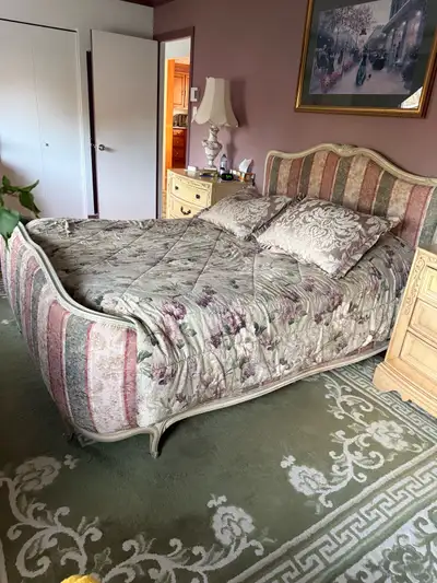 lit double avec matelas et sommier , View more