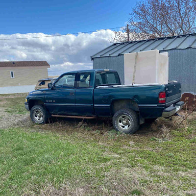  1996 Dodge extended cab 4 x 4 for sale 