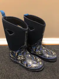 Size 4 Storm by Cougar Winter Boots
