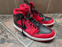 Jordan 1 Retro Mid - Red / Black - Size 9.5
