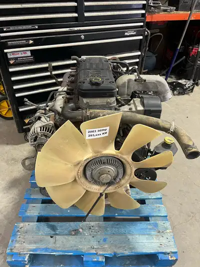 2003 305hp Cummins engine Will fit 2003 to 2004 305hp models 293,xxx KM Running engine ! No blow by...