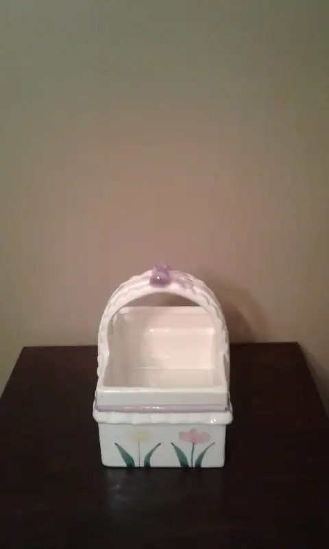 Ceramic Basket in Home Décor & Accents in Markham / York Region - Image 3