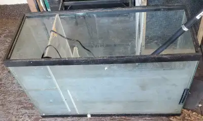 This is a used 30-gallon sump tank, perfect for your aquarium filtration needs. It has served me wel...