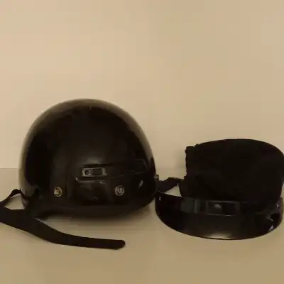Stay safe on the road with this pre-owned black DOT compliant helmet, perfect for motorcycle, e-bike...