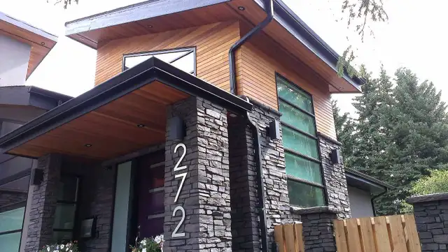 Siding, Soffit, Fascia, Eavestrough Installation. in Fence, Deck, Railing & Siding in Calgary - Image 9