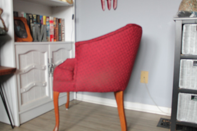 Small upholstered chair in Chairs & Recliners in City of Halifax - Image 2