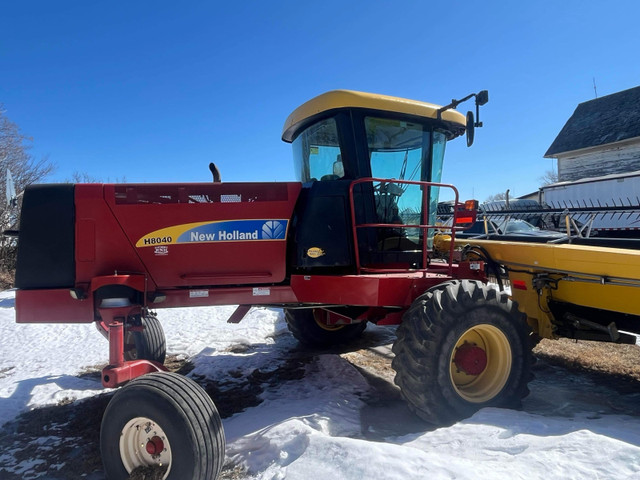 2011 New Holland in Farming Equipment in Regina - Image 4