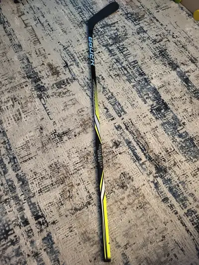 Bauer Right Hockey Stick / Baton Droitier 77 Flex, View more