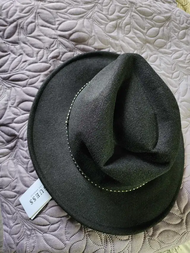 GUESS Women's Cowboy Hat (with tags) unworn62864361863427121