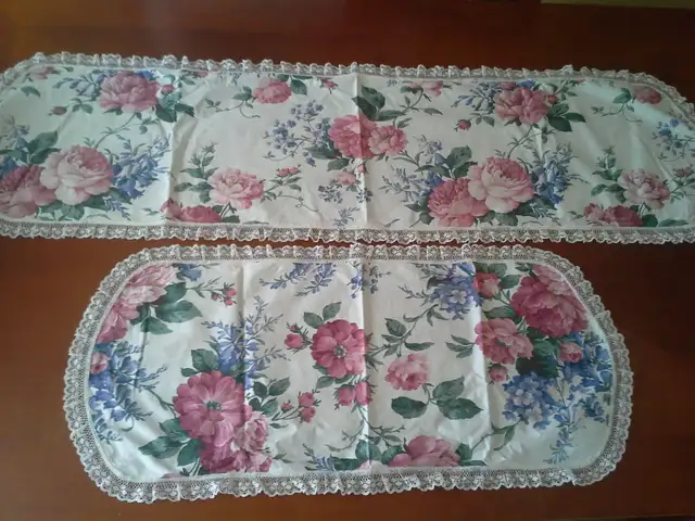 TABLE RUNNERS in Home Décor & Accents in Ottawa - Image 2