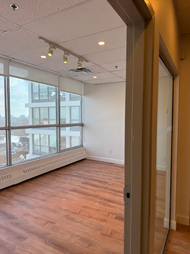 Bureau 293 pi² rénové – 898.34$/mois – 2120 Sherbrooke E