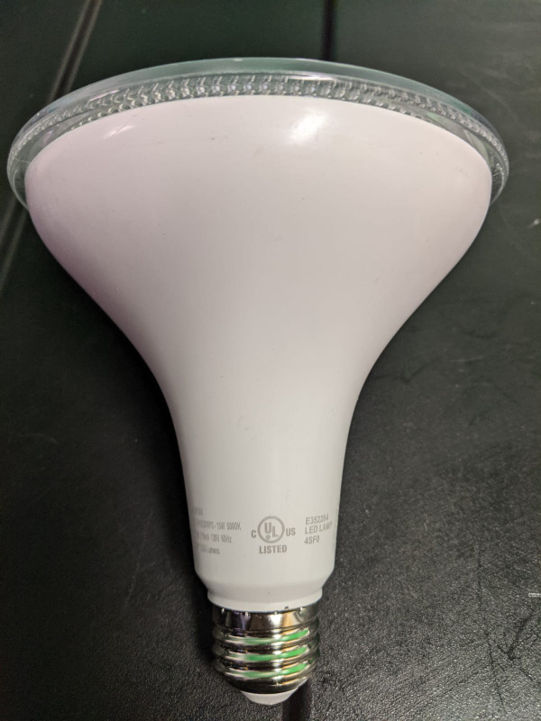 4-Pack PAR38 LED Bulb, Dusk to Dawn Sensor 1250 Lumen 15W in Outdoor Lighting in Barrie - Image 3