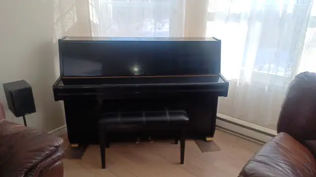 Piano laqué noir in Pianos & Keyboards in Sherbrooke - Image 3