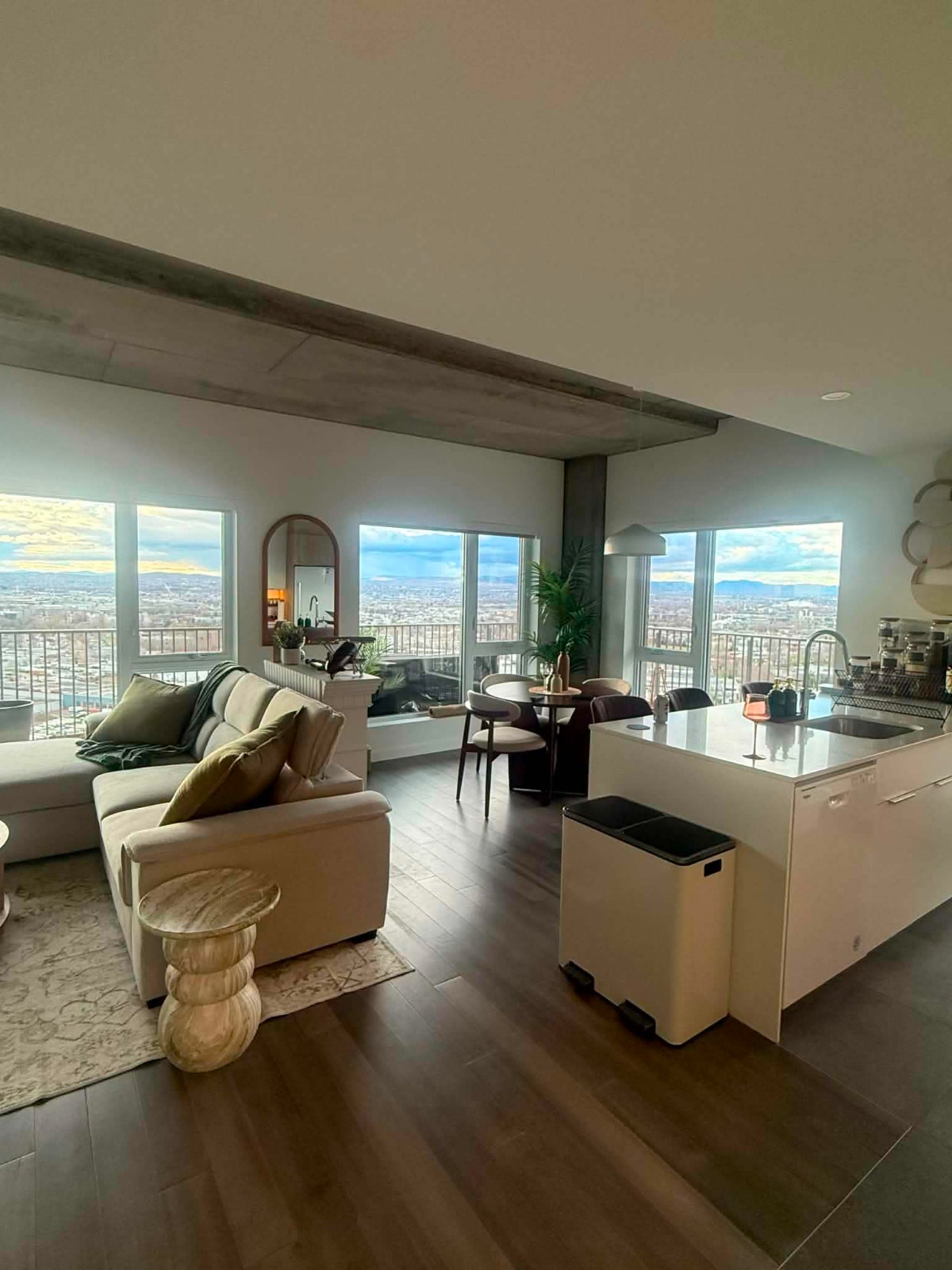 Modern Condo for Rent — photo 1