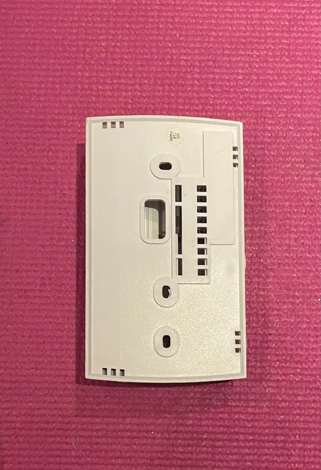 Thermostat Honeywell in Heating, Cooling & Air in City of Montréal - Image 2