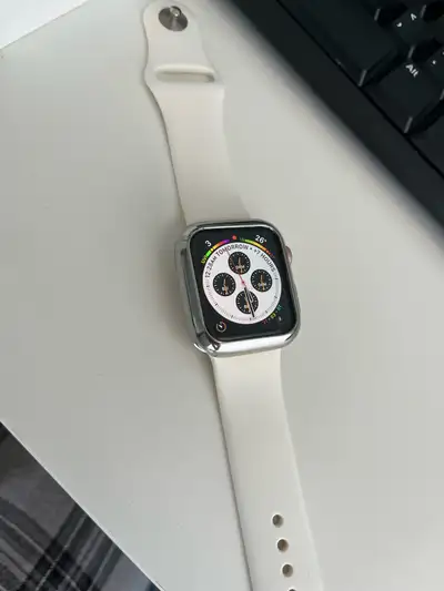 Selling this watch don’t really like the color rose gold but comes with box charger and some straps...