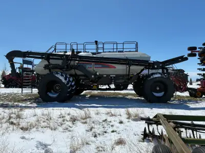 2021 Bourgault 9950 air cart, saddle tank, conveyor, individual tank scales, x35 monitor and cross f...