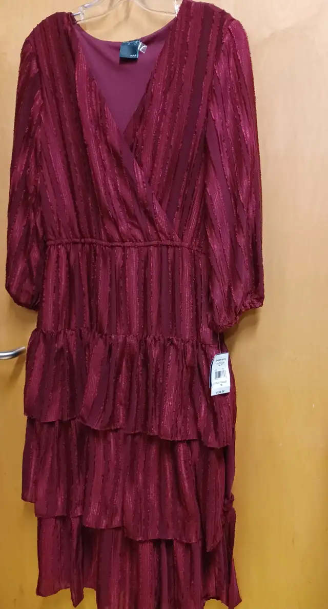 Robe toute neuve (taille 12) pour mariage, Noël, etc. in Women's - Dresses & Skirts in Longueuil / South Shore - Image 3