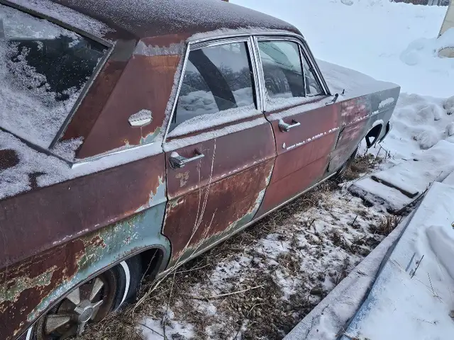 1965 Galaxie 500 4 dr for parts in Classic Cars in Grande Prairie - Image 7