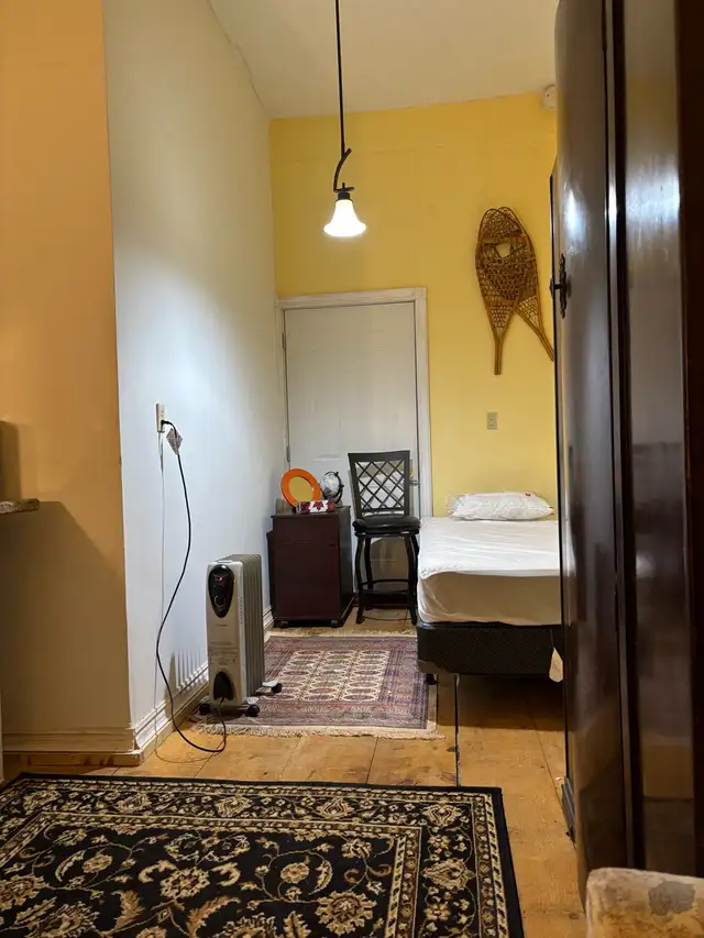 Alliston large furnished room minutes @ Honda $620 incl.  March