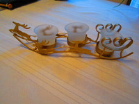 Golden sleigh mantel candle holder