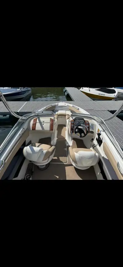 2005 Larson The Good Only 365 hours 5.L mercury motor (well maintained) No rips or tares inside boat...