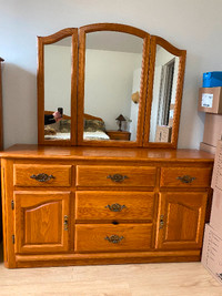 Commode de chambre en bois avec miroir triple