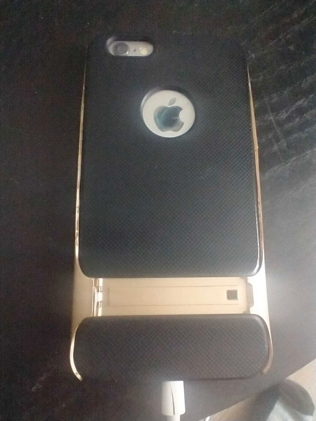 Iphone 6S 32gb, charger comes with new cover in Cell Phones in Owen Sound - Image 4
