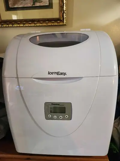 XL ICE MAKER MAKES 3 SIZES 33 POUNDS A DAY , View more