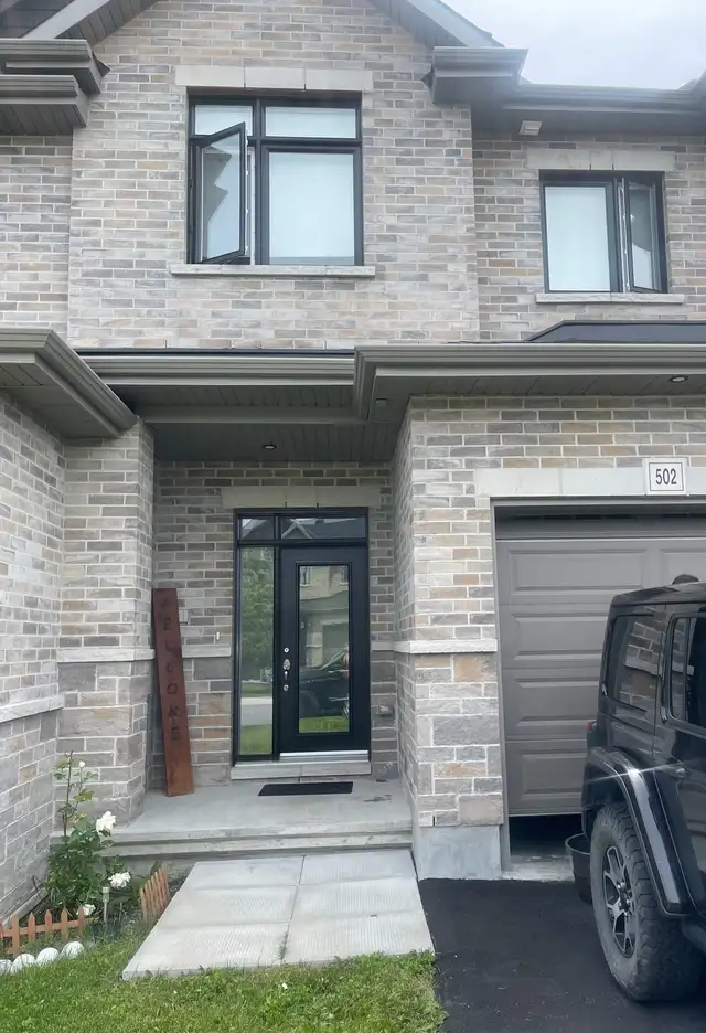 Stittsville Townhome Rental in Long Term Rentals in Ottawa - Image 2
