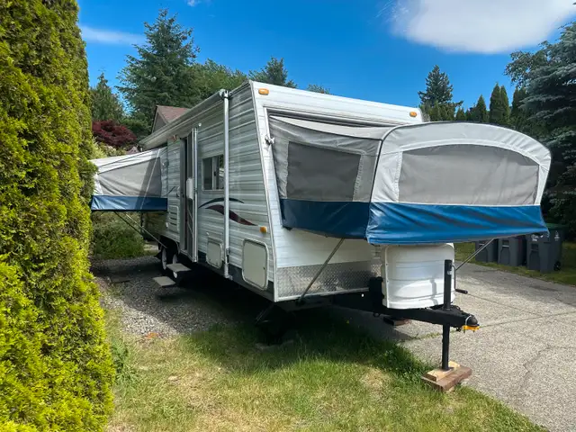 RARE find! 3 POP-OUT beds! Thor Tahoe Lite (sleeps 9)  in RVs & Motorhomes in Delta/Surrey/Langley - Image 3