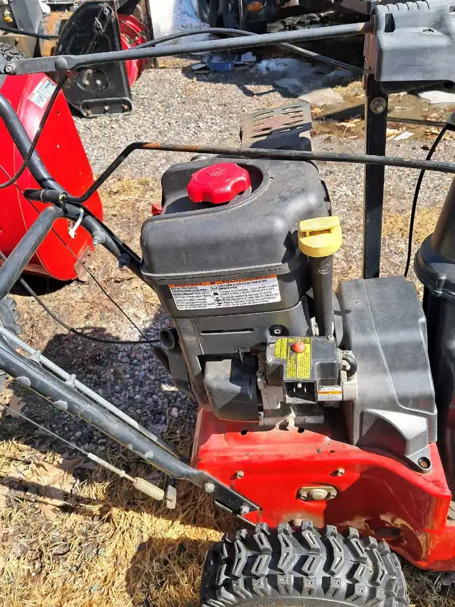 Toro Snowblower in Snowblowers in Barrie - Image 4