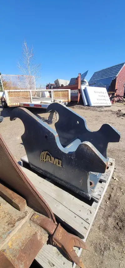 This AMI quick attachment is designed for use with a plate tamper, offering swift and secure equipme...