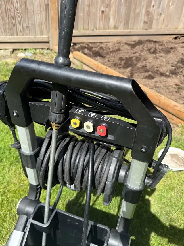 Karcher K2000 Electric Pressure Washer in Outdoor Tools & Storage in Delta/Surrey/Langley - Image 5