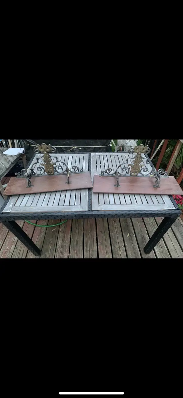 2 Piece Antique Dark wood Shelves and Horse Books Stand in Bookcases & Shelving Units in Mississauga / Peel Region - Image 2