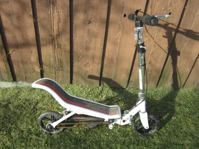 X580 Space Scooter in Kids in St. Albert - Image 3