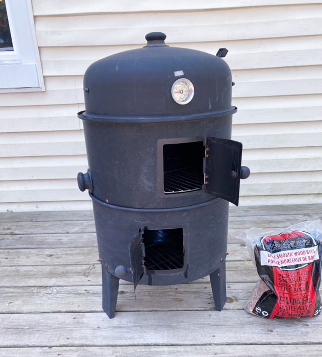Master Chef vertical charcoal portable smoker in BBQs & Outdoor Cooking in Belleville - Image 3