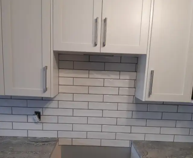 TILE/VINYL PLANK INSTALLER561546808243015686
