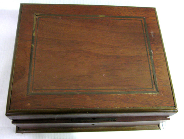 PETITE BOITE DE RANGEMENT ANTIQUE SMALL STORAGE BOX dans Art et objets de collection  à Ouest de l’Île - Image 2