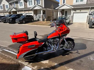 2009 HD RoadGlide CVO. Mint condition. Vance Hines pipes. Reinhardt slip on. Touring Pack. 12 inch b...