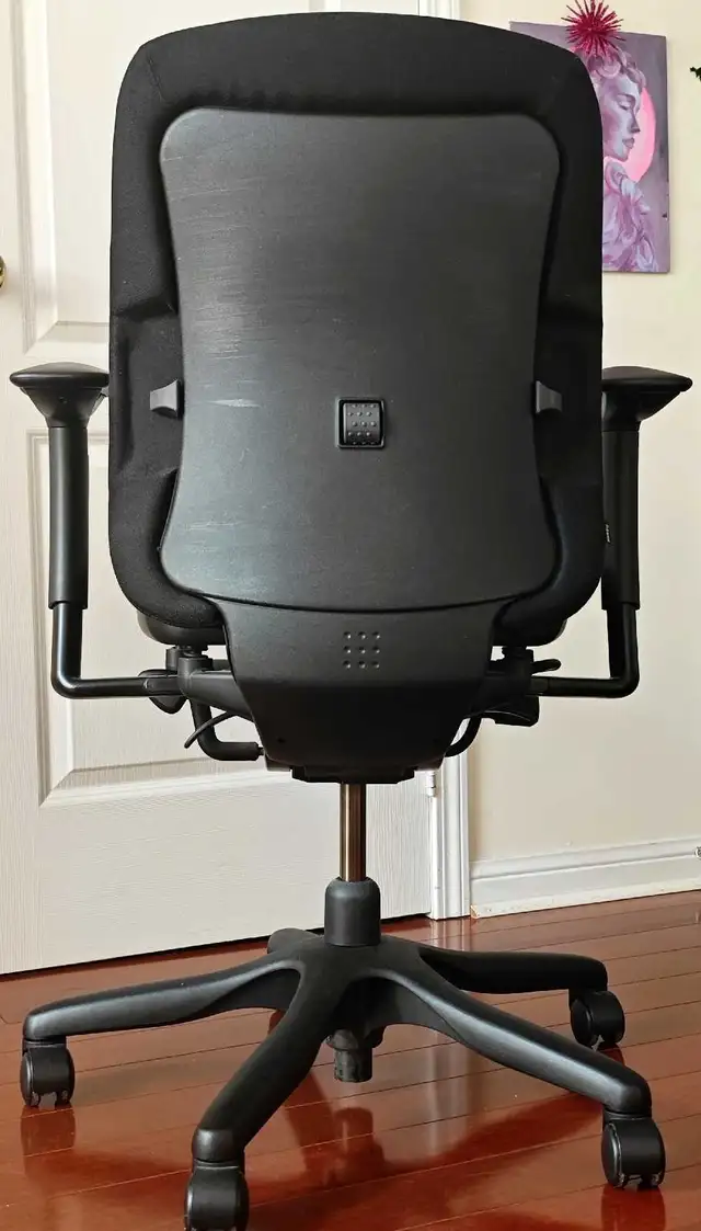 Teknion Office chair in Chairs & Recliners in Markham / York Region - Image 6
