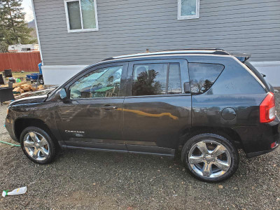 2011 jeep compass LIMITED. RUNS GREAT!